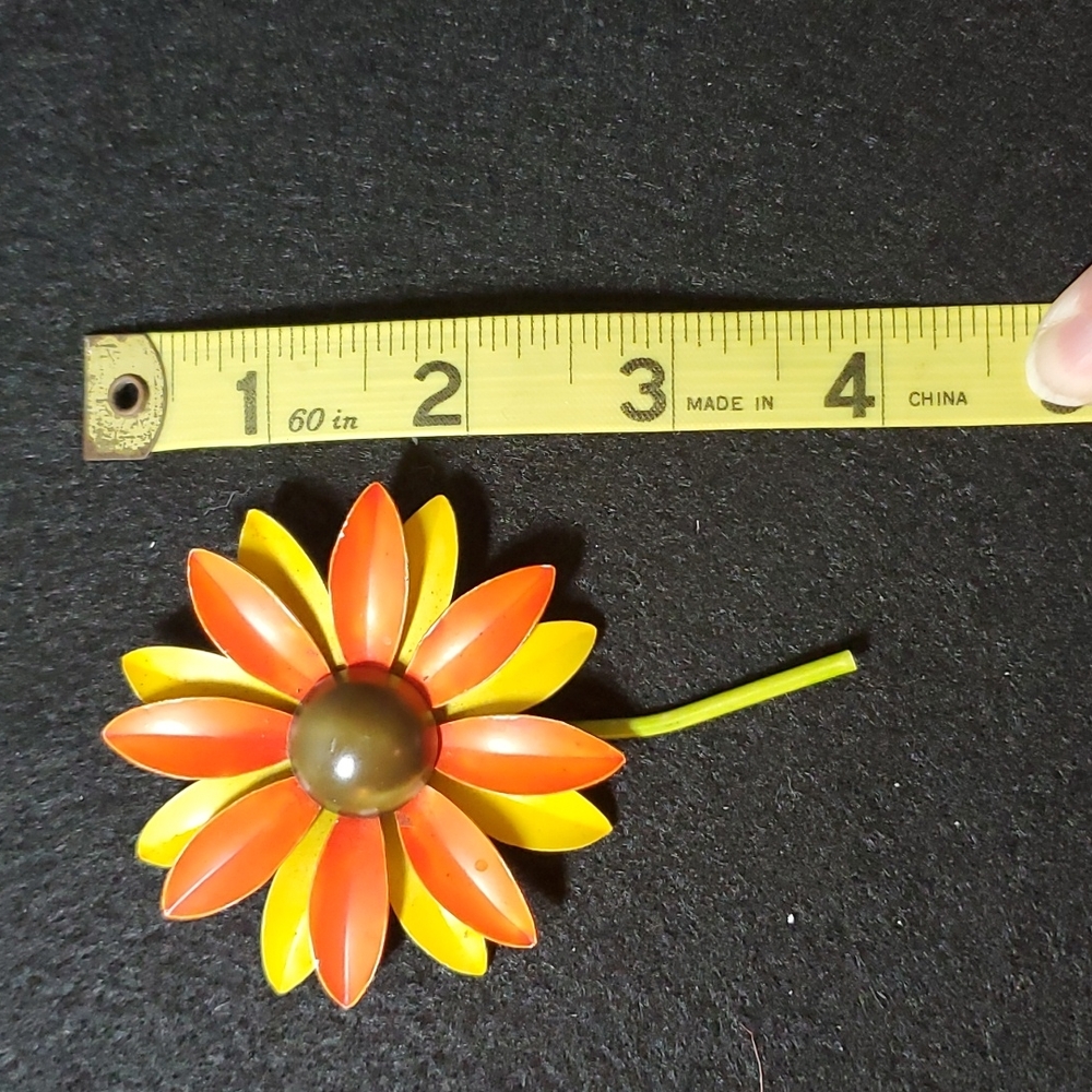 Vintage 60's Metal Flower Pin - Picture 4 of 4